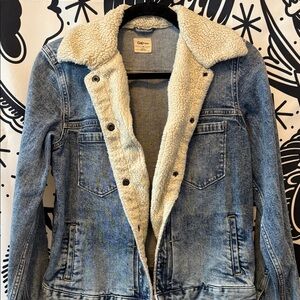 GAP Women's Blue Denim Jacket with Cream Sherpa Lining
